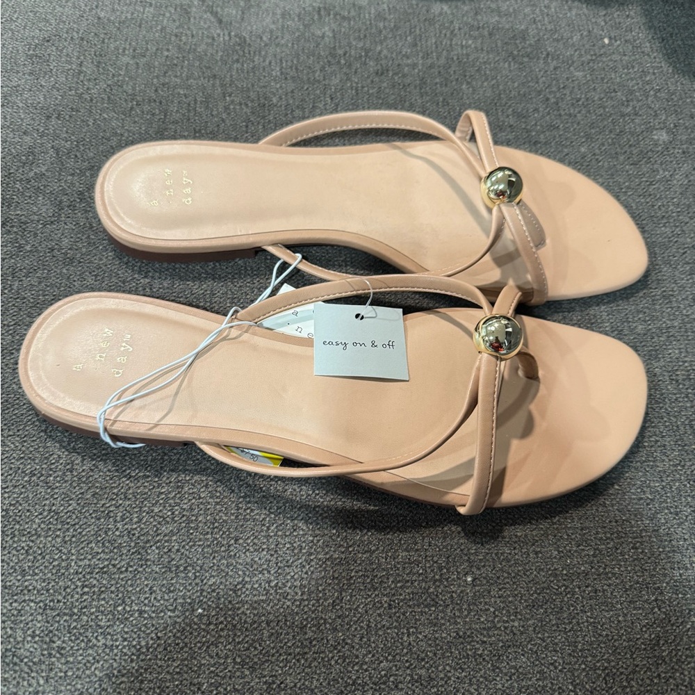 A NEW DAY Women's Bri Thong Ball easy on & off tan sandals size 11 - Picture 2 of 6